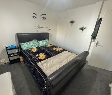 2 Bed Maisonette, Gurney Close, E15 - Photo 4