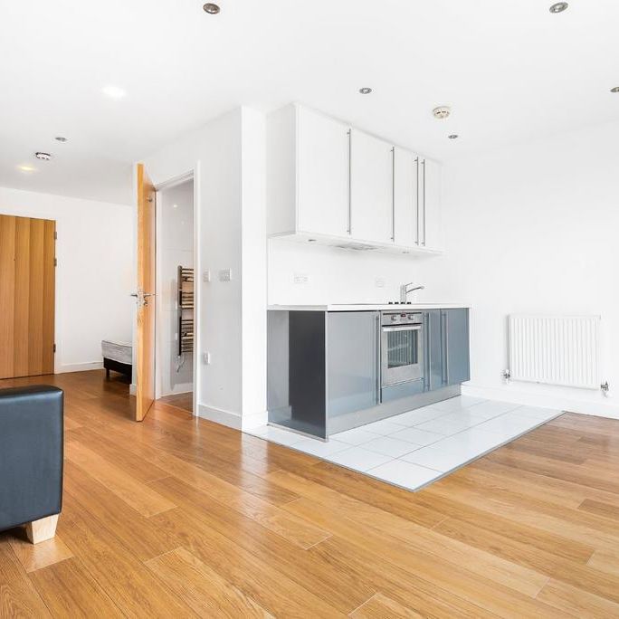 Studio to rent - Photo 1