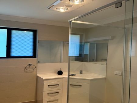 Renovated Newtown Gem - Photo 5