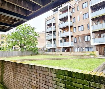 3 bedroom flat to rent - Photo 4