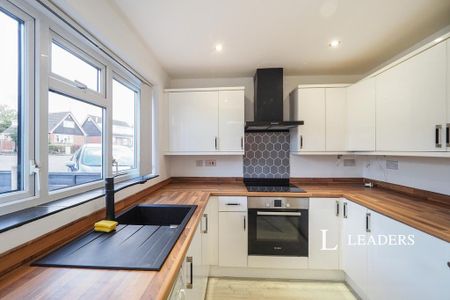 3 bedroom semi-detached house to rent - Photo 4