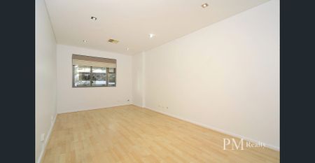 Beautifully Maintained One Bedroom Apartment - Photo 2