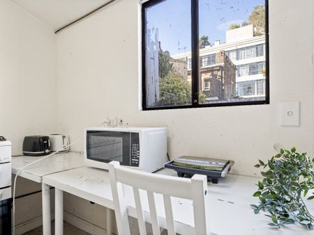 Redfern - Photo 4