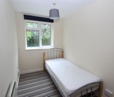 3 bedroom apartment to rent - Photo 4