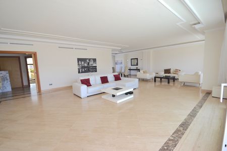 Apartment in Puerto Banús, Costa del Sol - Photo 4