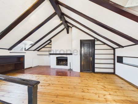 4-room apartment in the historic Totengässlein in the middle of Basel's old town - Photo 3