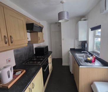 2 bedroom flat to rent - Photo 6