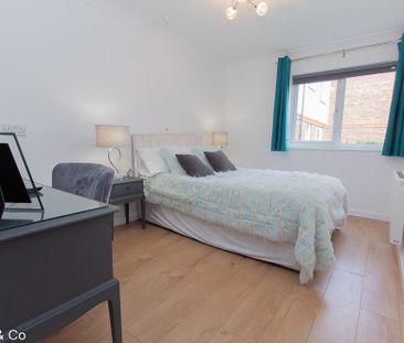 1 bedroom retirement property to rent - Photo 6