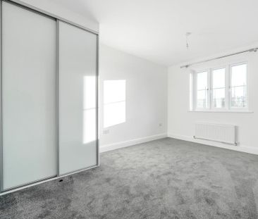 4 bedroom detached house to rent - Photo 2