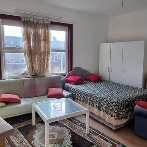 Studio to rent - Photo 3