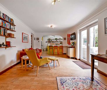 Beautiful Georgian red brick family home - Photo 6