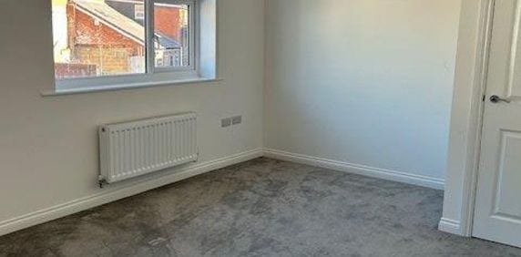 2 bed Apartment - To Let - Photo 2