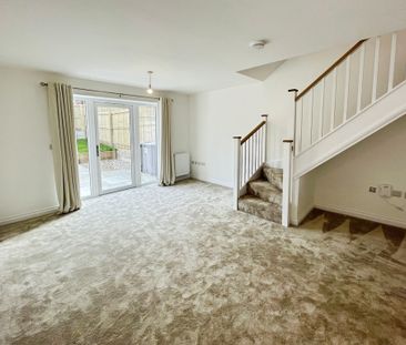 2 bedroom Semi-Detached House to let - Photo 1