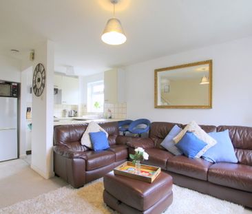 1 Bedroom , - Photo 2