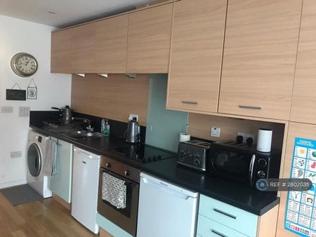 1 bedroom flat to rent - Photo 3