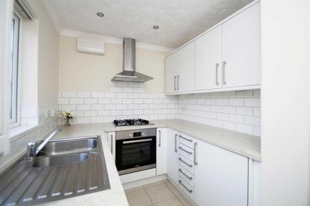 2 bedroom semi-detached house to rent - Photo 3