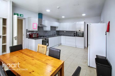 6 bedroom detached house to rent - Photo 4
