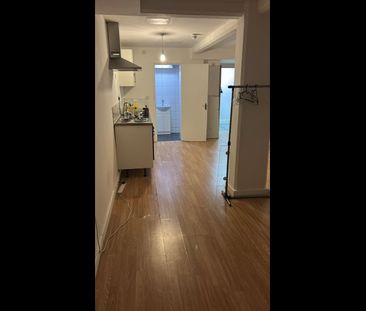 Studio Flat, West India Dock Road, E14 - Photo 1