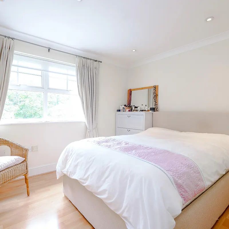 1 bedroom flat in Richmond - Photo 2