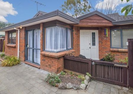 Beautiful 3 bedroom close to everything - Photo 2