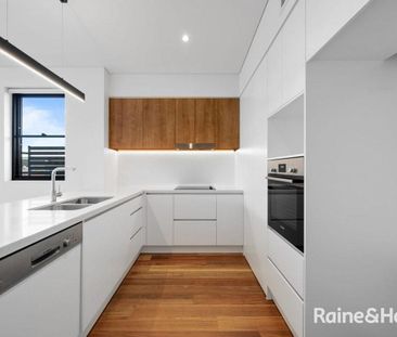 Top-Floor Luxury Unit with Ducted Air Conditioning - Photo 6