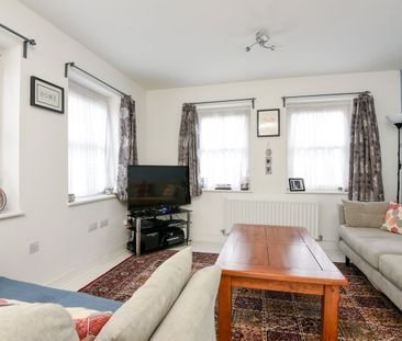 Flat to rent - Rainbow Road, Erith, DA8 - Photo 2