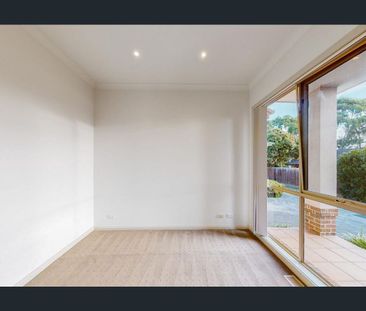 Gorgeous Glen Waverley Living - Photo 3