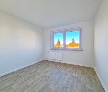 2 Warmmieten geschenkt*: Balkonwohnung mit Aussicht, Spielplatz und... - Foto 1