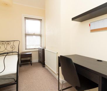 4 bedroom terraced house to rent - Photo 3