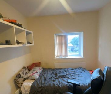 5 bedroom detached house to rent - Photo 2