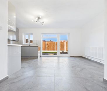 5 bedroom terraced house to rent - Photo 4