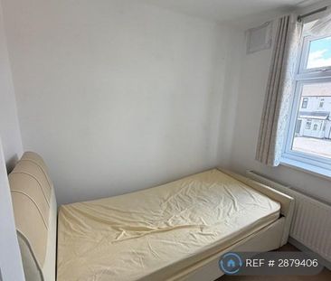 3 bedroom terraced house to rent - Photo 5