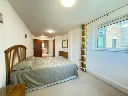 2 Bedroom Flat - Photo 2