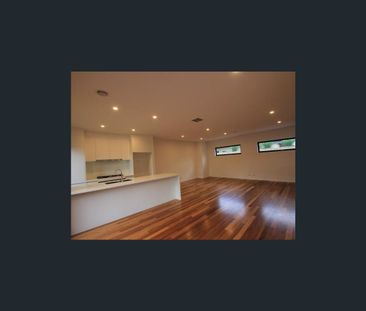 2/14 Blenheim Road, Newport, Vic 3015 - Photo 2