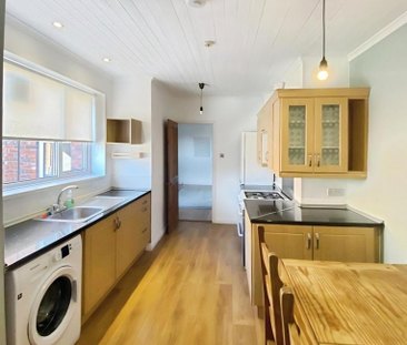 3 bedroom flat to rent - Photo 2