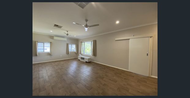 Low maintenance living with comfort in mind! - Photo 1