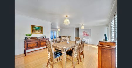 Beautiful Lowset Family Home - Photo 3