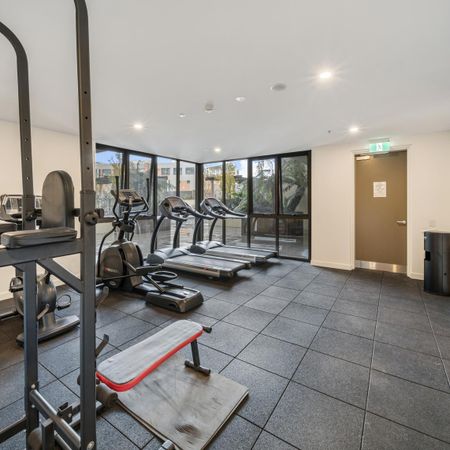Chic ground floor unit in sought after Kingston location - Photo 3