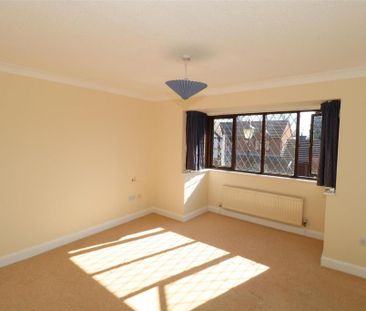 4 bedroom detached house to rent - Photo 3