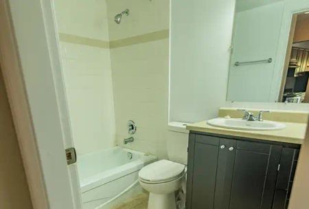 Buckingham Manor — 1 Bedroom available at 967 Collinson Street, Victoria - Photo 4