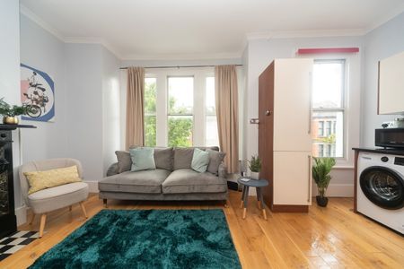 2 Bed Flat, Edgeley Road, SW4 - Photo 2