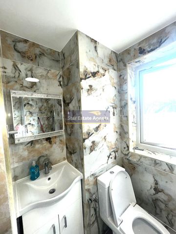 1 bedroom in a flat share to rent - Photo 2