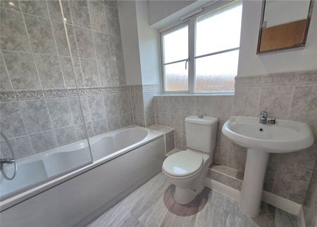 2 bedroom property to rent Martinique Way, Sovereign Harbour South, Eastbourne, East Sussex, BN23 - Photo 5