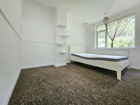 3 Bed Semi-Detached House, Meyrick Avenue, LU1 - Photo 4