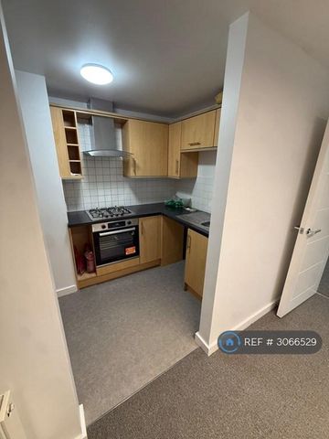2 bedroom flat to rent - Photo 3