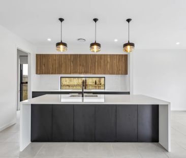 New new 5 bedroom home in Newport. Contact Julie Sykes 0438 050 110 - Photo 1