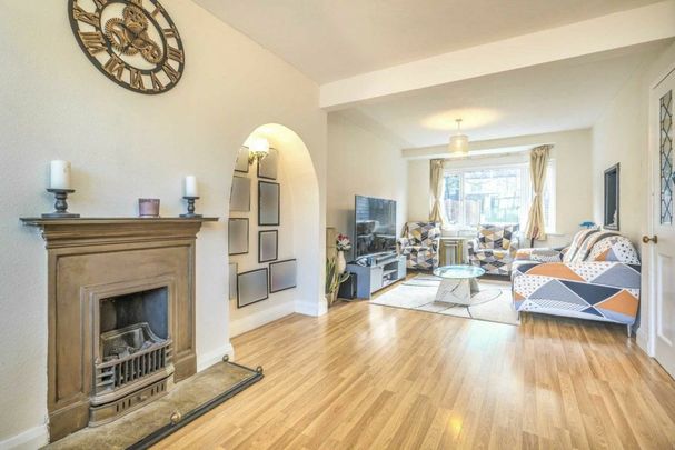 Lisbon Avenue, Twickenham, TW2 - Photo 1