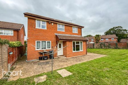 4 bedroom detached house to rent - Photo 3