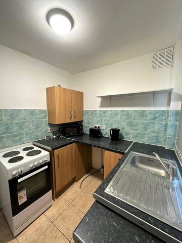 3 Bedroom Terraced - Photo 4