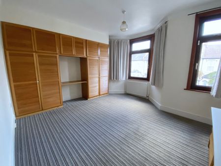 3 Bed End Terrace, Chesley Gardens, E6 - Photo 5